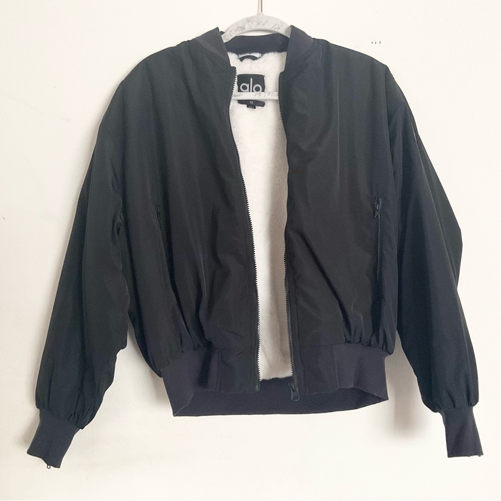 Alo Yoga Faux Fur Urbanite Bomber Jacket in Black/Ivory XS - Picture 11 of 16